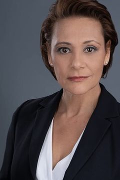 Irene Santiago interpreta Chem Teacher