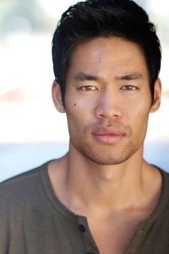 David Lim interpreta Victor Tan