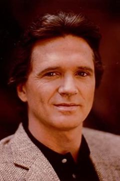 Tom Mason interpreta Judge