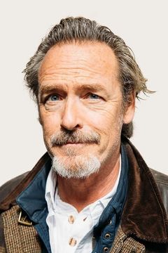 James McCaffrey interpreta Charlie