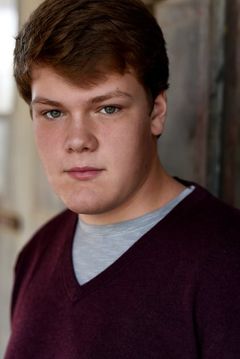 Britton Sear interpreta Chris Jelick