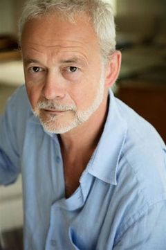 Jean-Philippe Puymartin interpreta Airplane Commander Bernard Delhemme