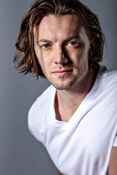 Sam Meader interpreta Clyde