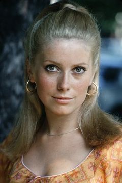 Catherine Deneuve interpreta Gabrielle Develay