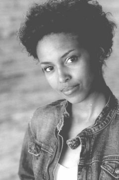 Ariana Thomas interpreta Shyla Mumford