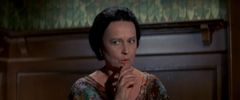 Anne Hegira interpreta Mrs. Collins (uncredited)