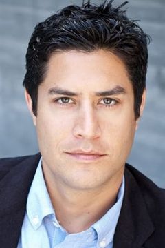 Elias Gallegos interpreta Security Guard