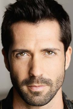 Patrick Cronen interpreta Darren