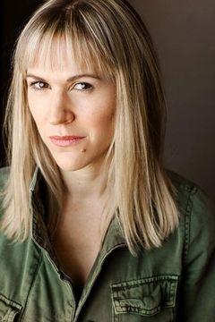 Adrianne Richards interpreta Nurse Kline (uncredited)