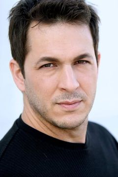 David A. Cole interpreta Doctor