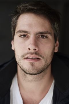 Max Philip Koch interpreta Sixten Seyboldt