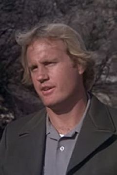 Hunter von Leer interpreta Deputy Gary Hunt