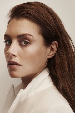 Hannah Ware interpreta Tessa