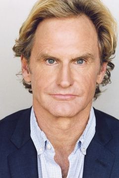 Jere Burns interpreta Wynn Duffy