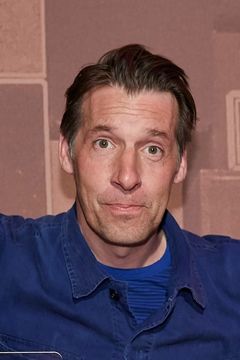 Craig Parkinson interpreta Norman Potting