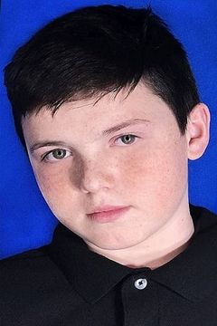 Connor Noon interpreta Not George (Spencer)