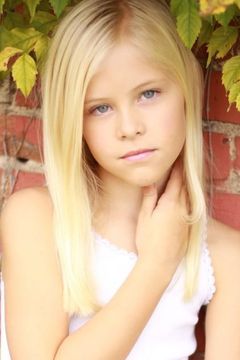 Claire McReynolds interpreta Park Kid (uncredited)