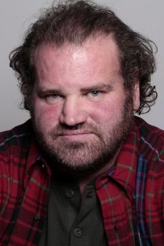 Heath McGough interpreta Cashier