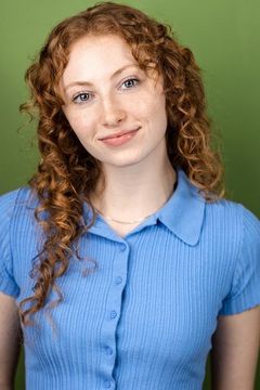 Emily Maribo interpreta Sarah Ellis