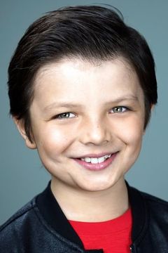 Brady Bond interpreta Casey Griggs