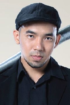 Very Tri Yulisman interpreta Baseball Bat Man