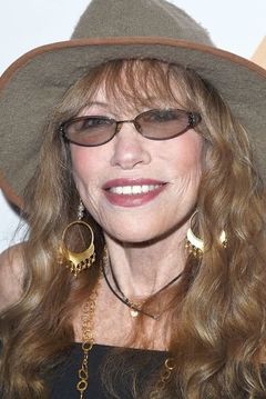 Carly Simon interpreta Self (uncredited)
