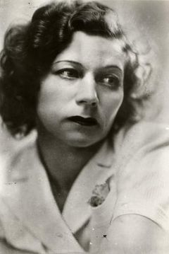 Salme Reek interpreta Woman on the pier