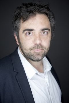 Benjamin Guillard interpreta Guest at Maxime's dinner