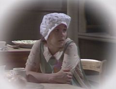 Kim Clifford interpreta Sybil's Maid