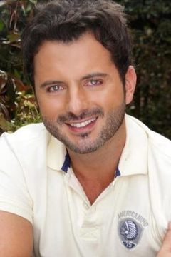 Mario Espitia interpreta Valentín Bechara