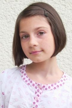 Alea Sophia Boudodimos interpreta Young Gretel