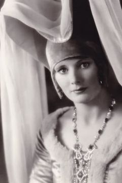 Dorothy Davis interpreta Nurse