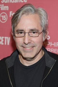 Paul Weitz interpreta Assistant Director