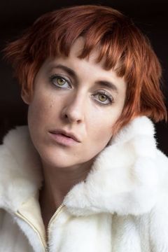 Kate Adair interpreta Jerri