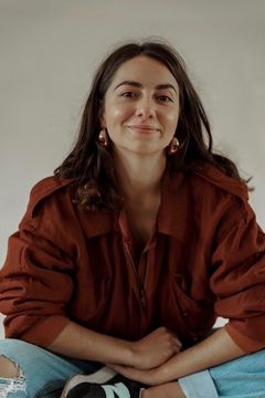 Hannah Mamalis interpreta Groolganic Girl