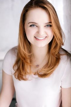 Laine MacNeil interpreta Heather