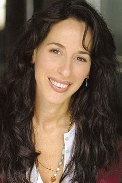 Maggie Wheeler interpreta Marva Kulp, Jr.