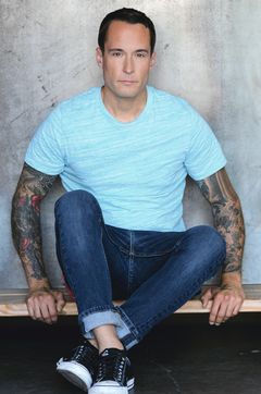 Adam Del Rio interpreta Capitola Mall Druggie