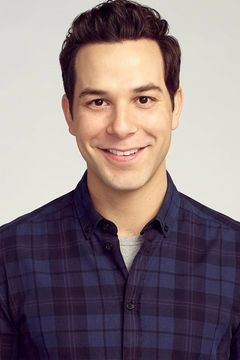 Skylar Astin interpreta Jesse