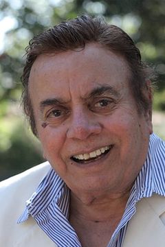 Shelly Desai interpreta Sharif