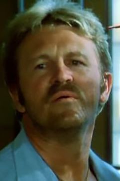 Bill Crabb interpreta Henry Coleman (uncredited)