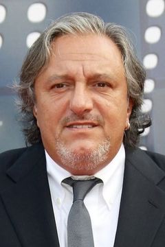 Roberto Cenci interpreta Billy