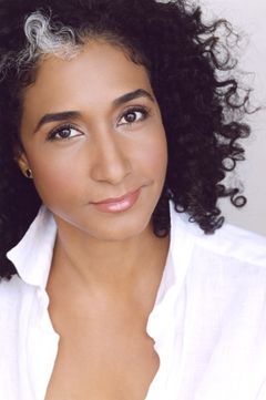 Bellina Logan interpreta Tavern Girl