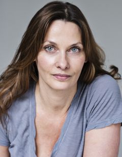 Alexandra Reimer-Duffy interpreta Exec 3