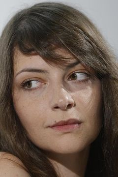 Gera Marina interpreta Woman at dog fights