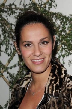 Elisa Tovati interpreta Mounette