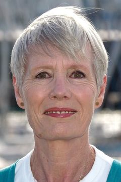 Jane Wymark interpreta Joyce Barnaby