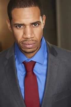 Max Lawrence interpreta Blackjack Dealer