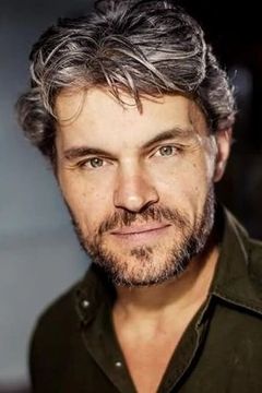 Marcello Walton interpreta Tom in'The Glass Menagerie'
