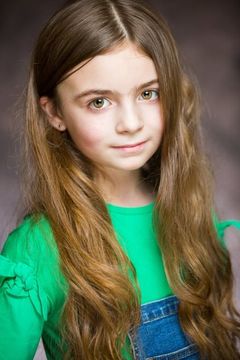 Reegan Davies interpreta Afhild Dahl